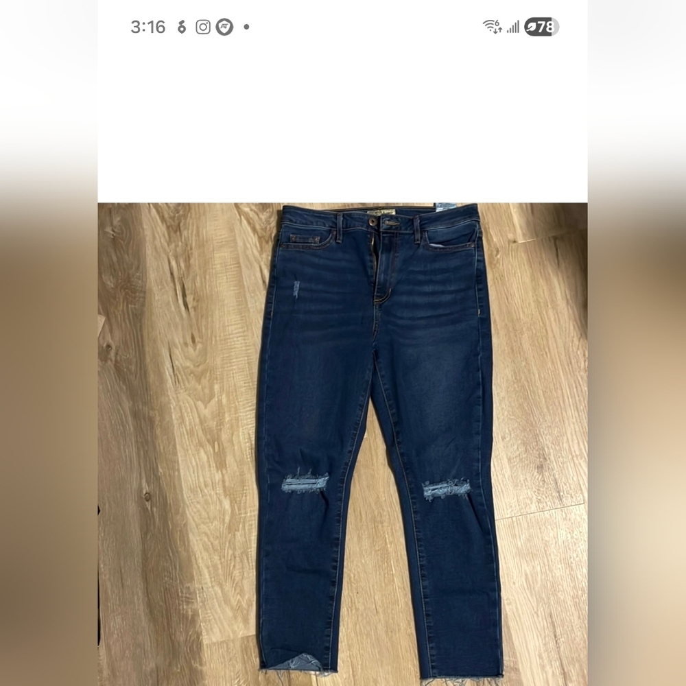 Ladies GUESS Jeans , Never Been Worn